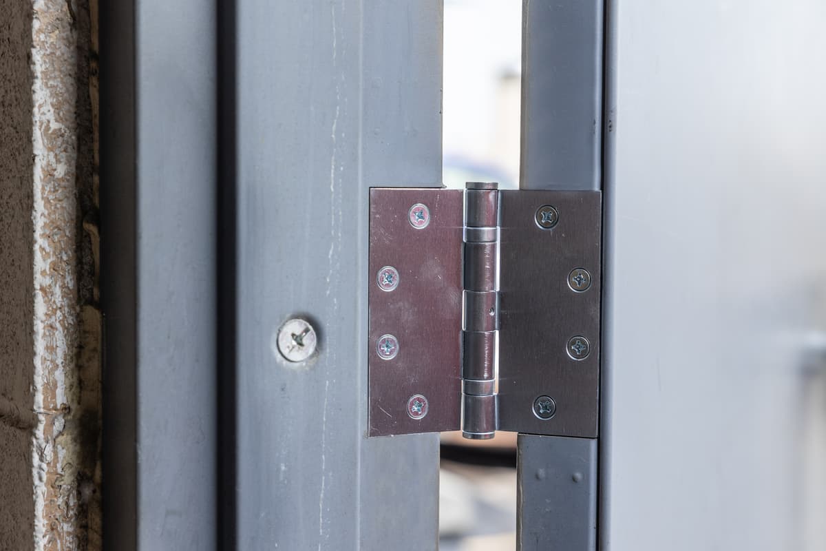 Universal Hardware Hinges